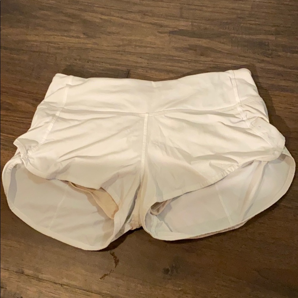 White lululemon run times short II 2.5” size 4